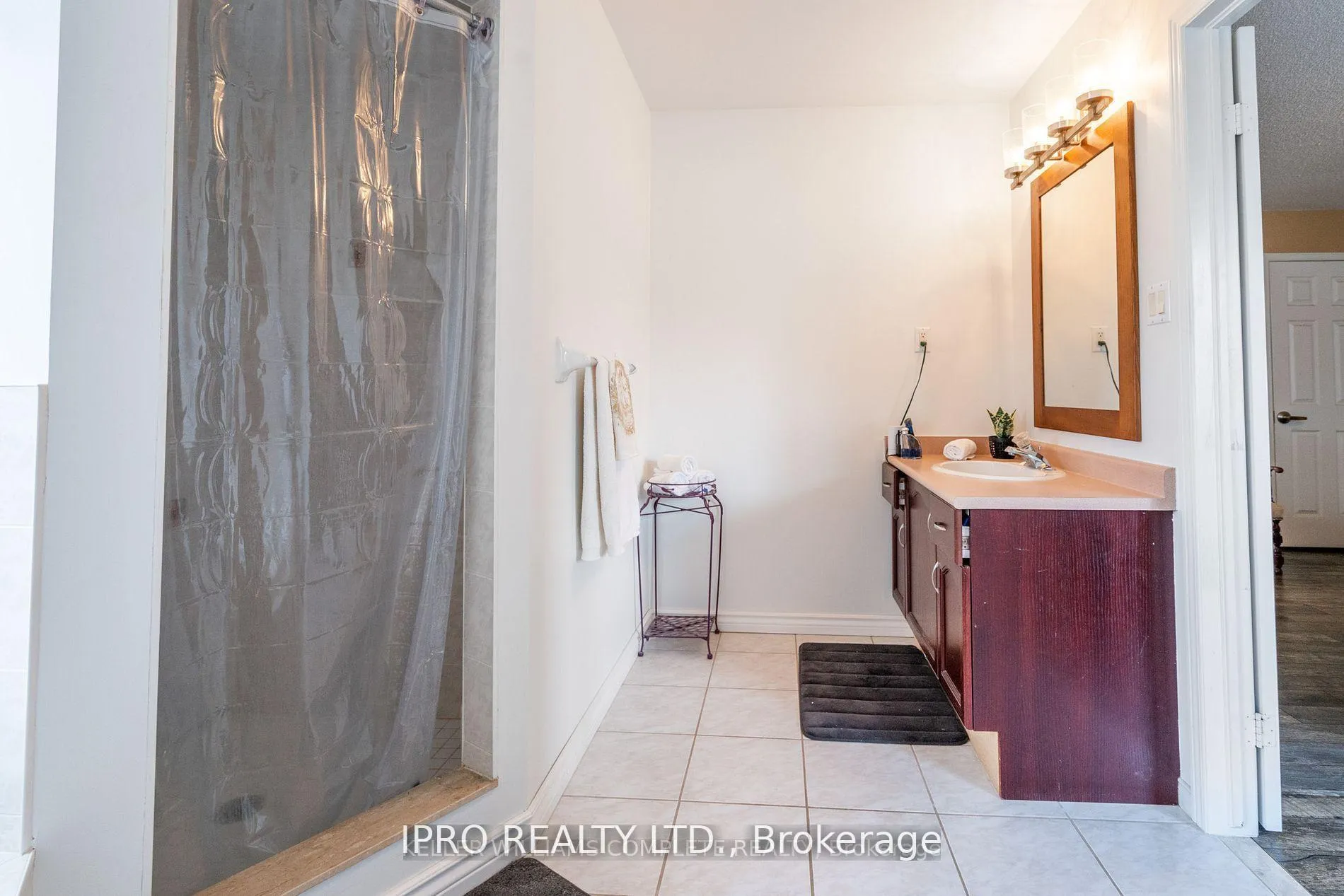 Photo 19 of 186 Locheed Drive, Hamilton, Lisgar — HOMEH