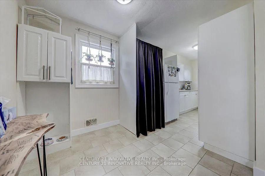 Photo 9 of 449 Fernhill Boulevard, Oshawa, McLaughlin — HOMEH