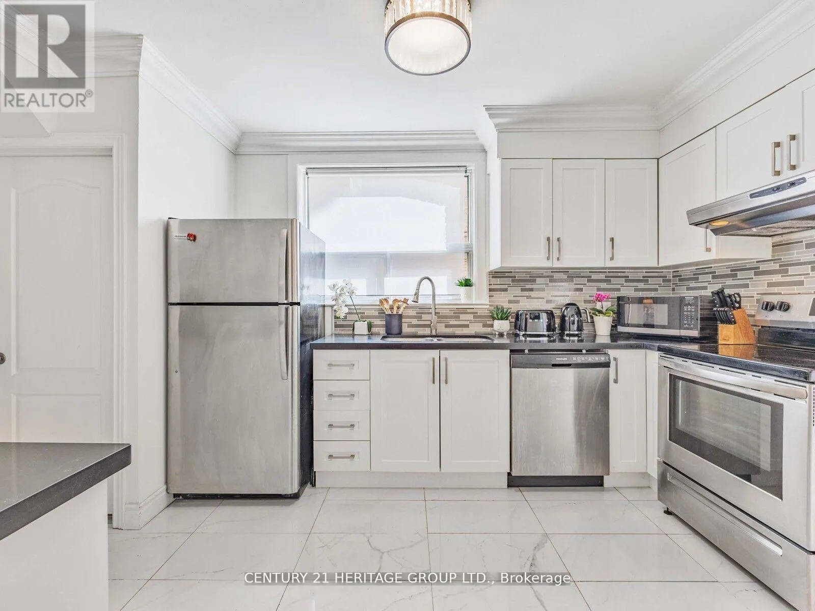 Photo 11 of 49 Yonge Boulevard, Toronto, Lawrence Park North — HOMEH