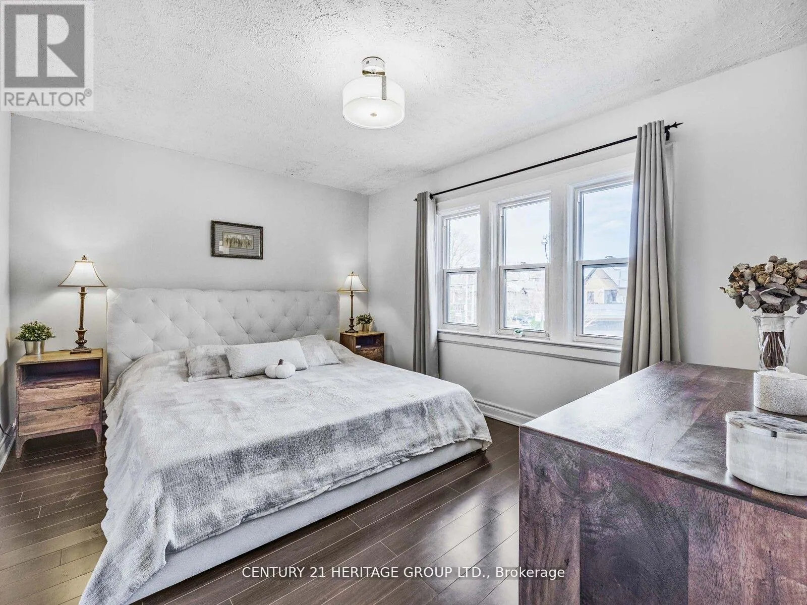 Photo 17 of 49 Yonge Boulevard, Toronto, Lawrence Park North — HOMEH