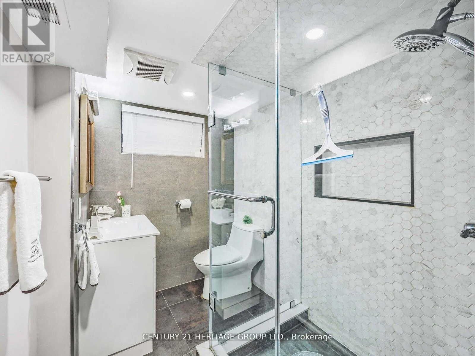 Photo 31 of 49 Yonge Boulevard, Toronto, Lawrence Park North — HOMEH
