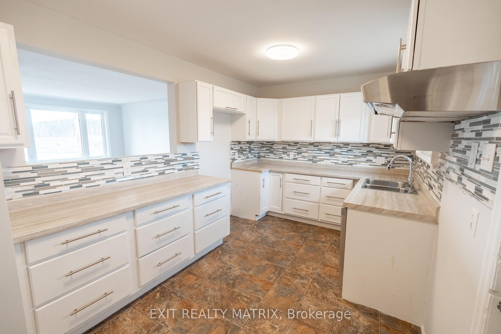 Photo 9 of 1405 Power Dam Drive, Cornwall — HOMEH
