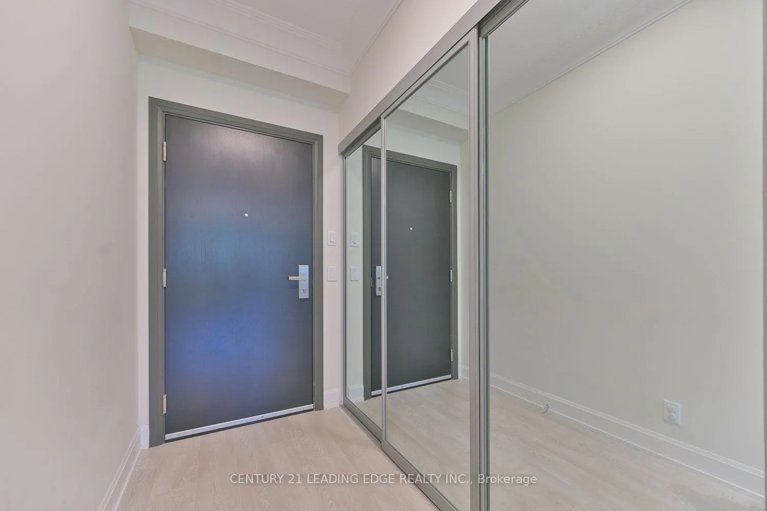 Photo 8 of Unit 210, 18 Water Walk Drive, Markham, Unionville — HOMEH