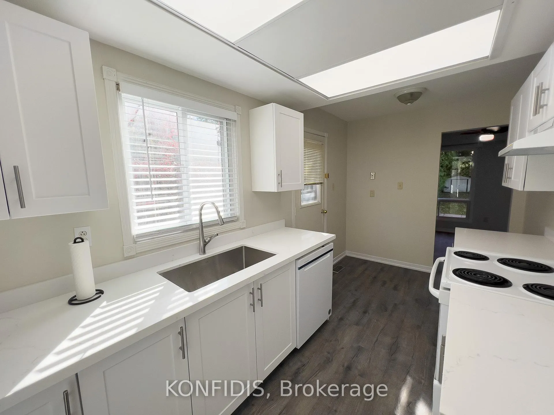 Photo 4 of 58 Rose Way, Markham, Markham Village — HOMEH