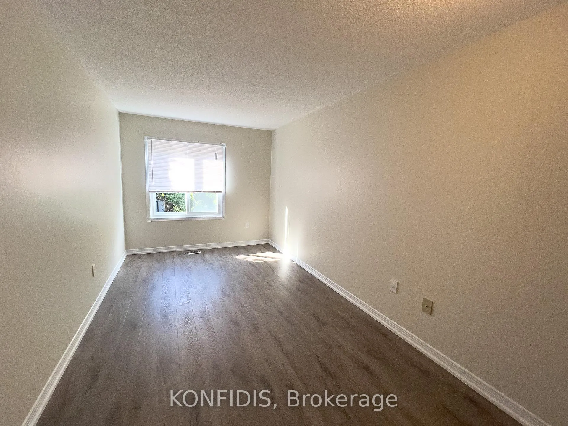 Photo 6 of 58 Rose Way, Markham, Markham Village — HOMEH