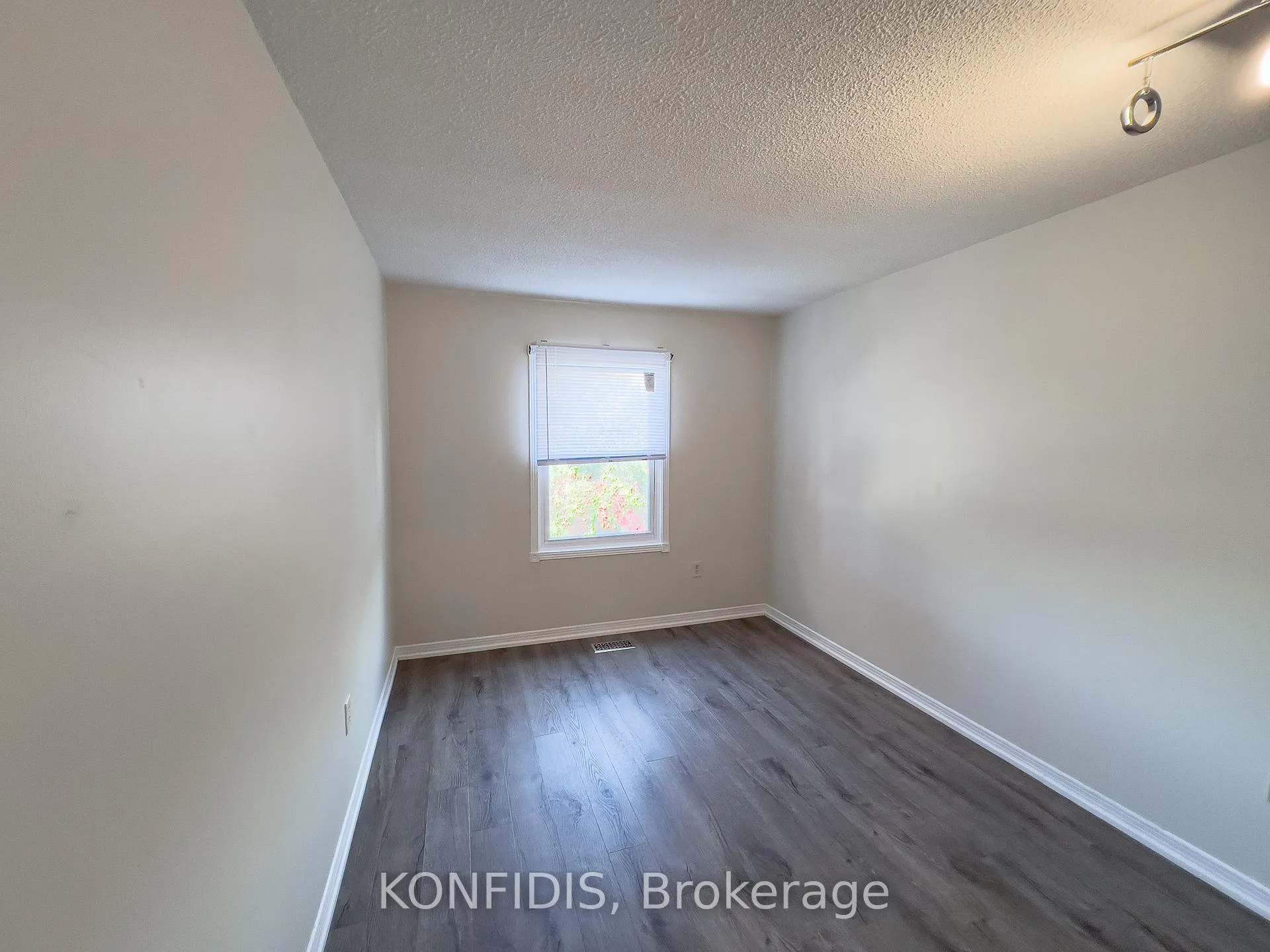 Photo 8 of 58 Rose Way, Markham, Markham Village — HOMEH
