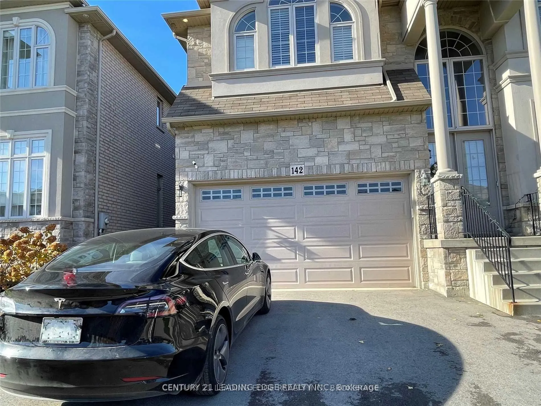 Photo 3 of 142 Chambers Drive, Hamilton, Ancaster — HOMEH