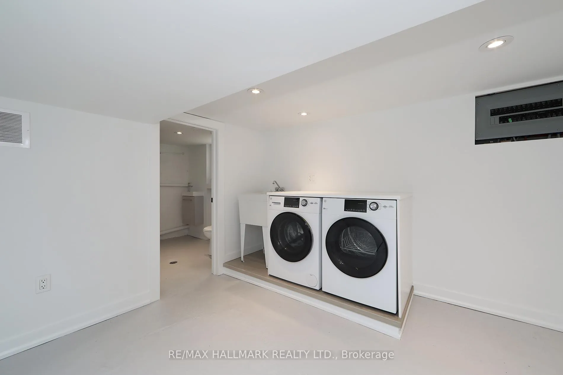 Photo 33 of 47 Hiltz Avenue, Toronto, South Riverdale — HOMEH
