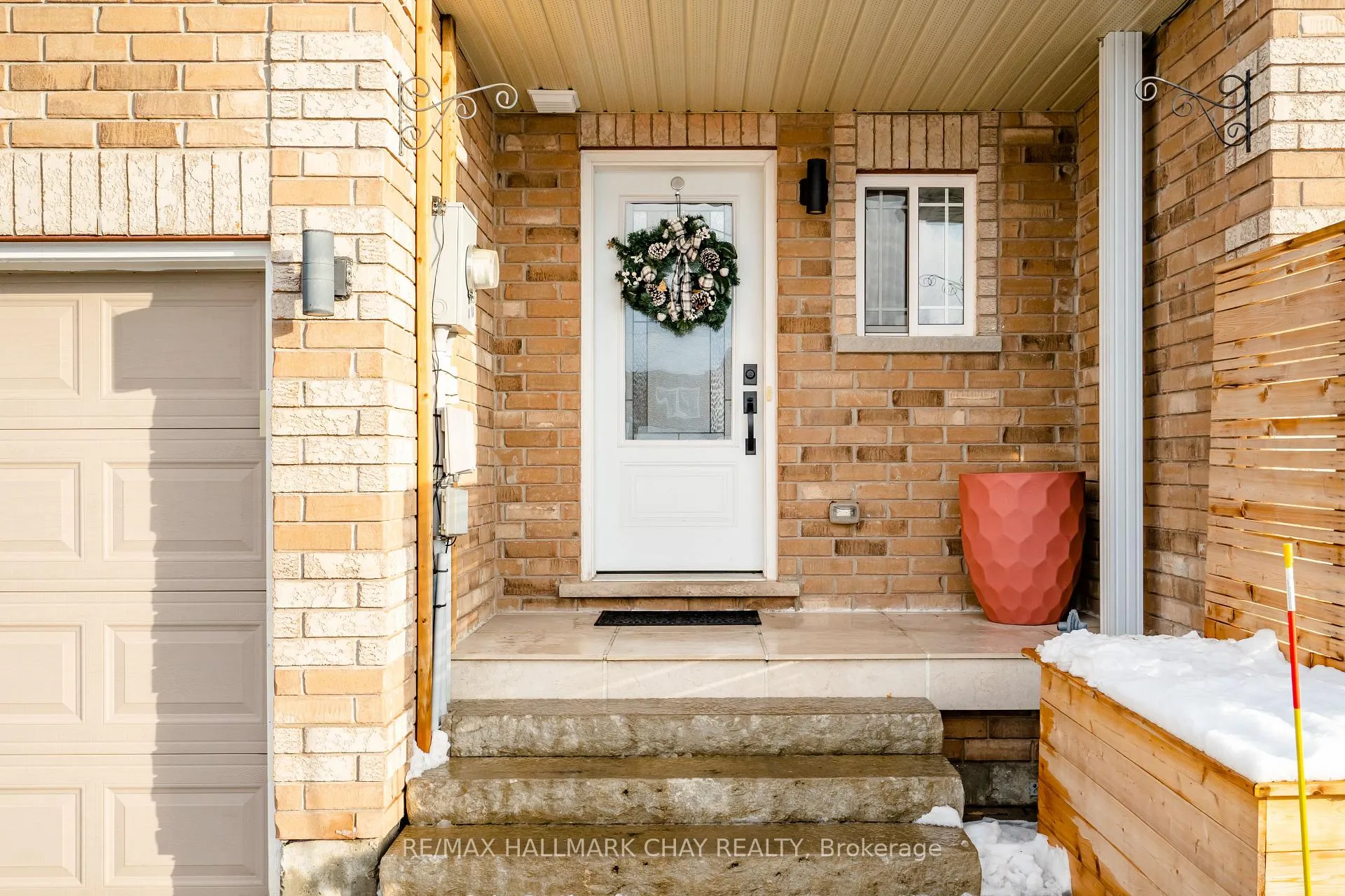 Photo 2 of 109 Sydenham Wells, Barrie, Georgian Drive — HOMEH