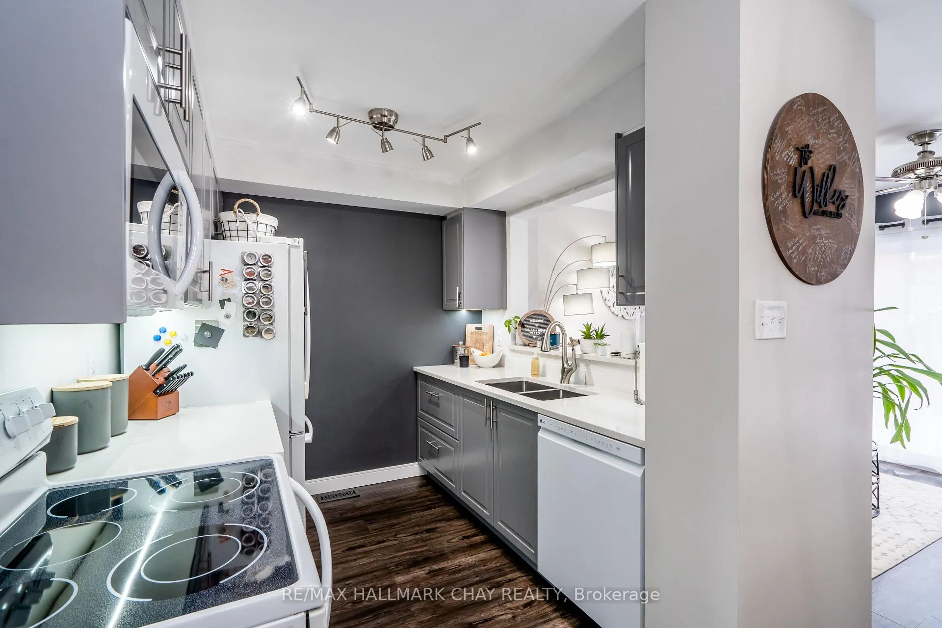 Photo 4 of 109 Sydenham Wells, Barrie, Georgian Drive — HOMEH