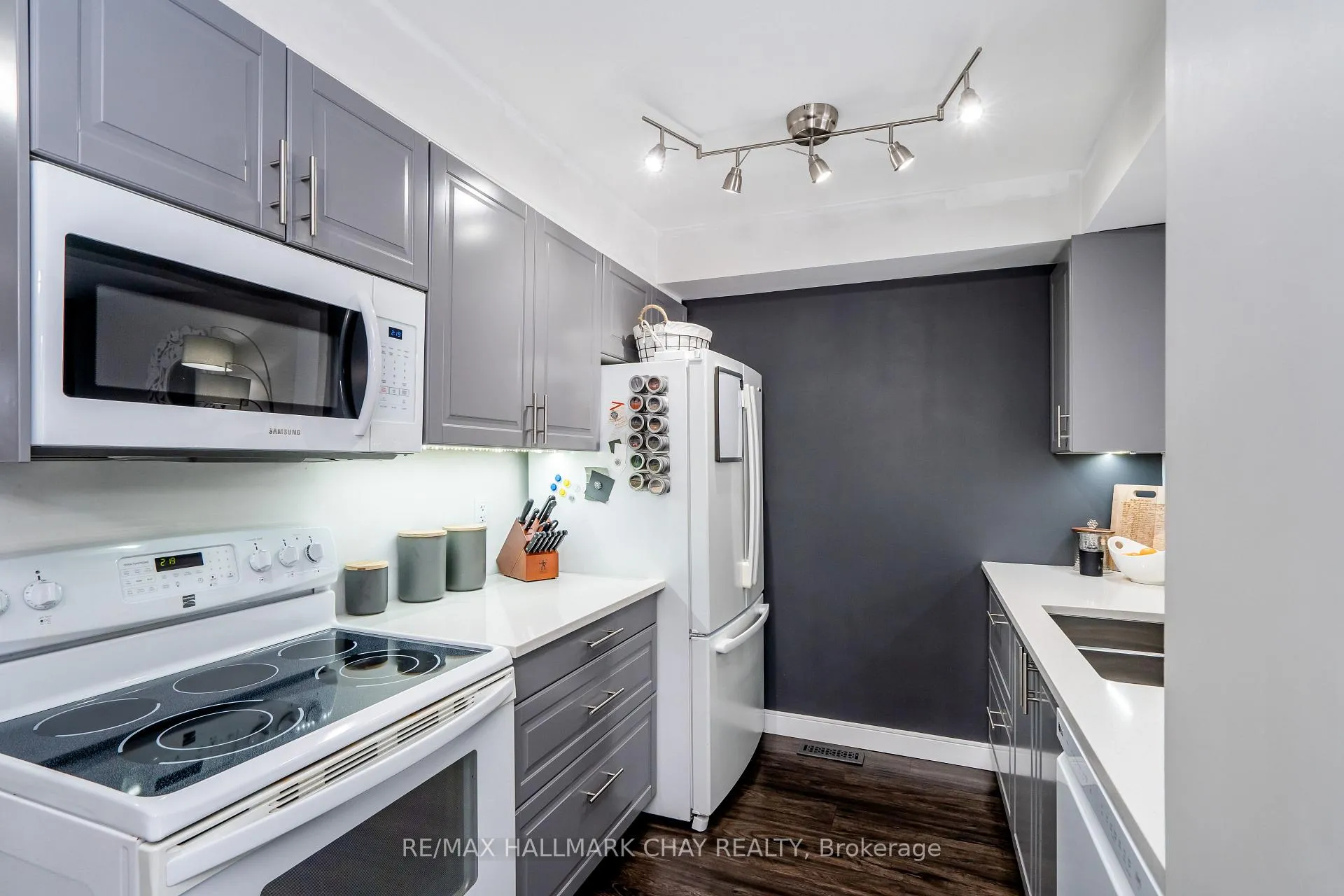 Photo 5 of 109 Sydenham Wells, Barrie, Georgian Drive — HOMEH