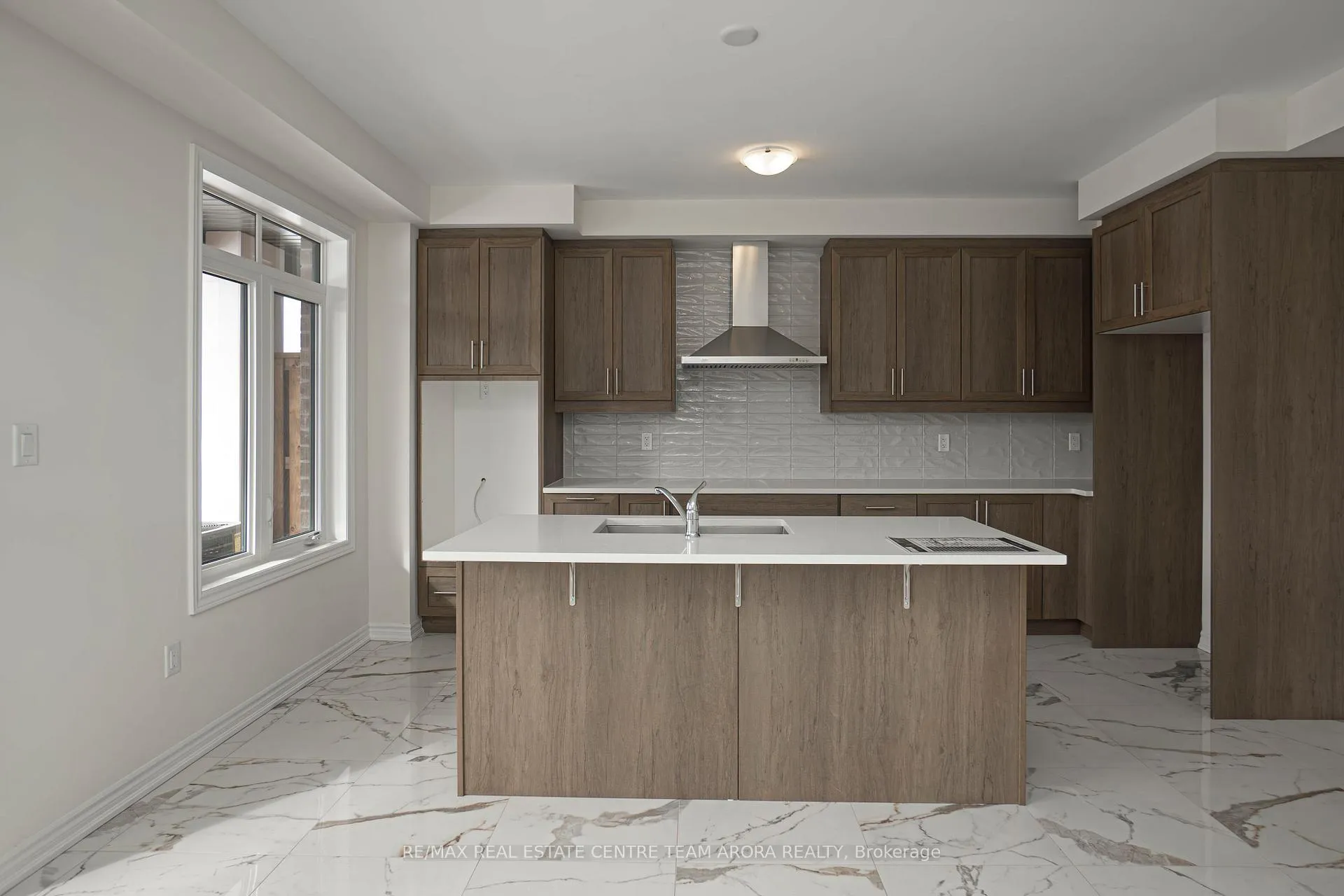 Photo 3 of 62 Bonnington Drive, Brampton, Northwest Brampton — HOMEH