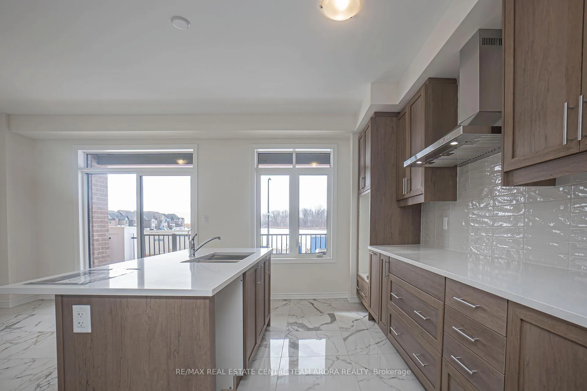 Photo 5 of 62 Bonnington Drive, Brampton, Northwest Brampton — HOMEH