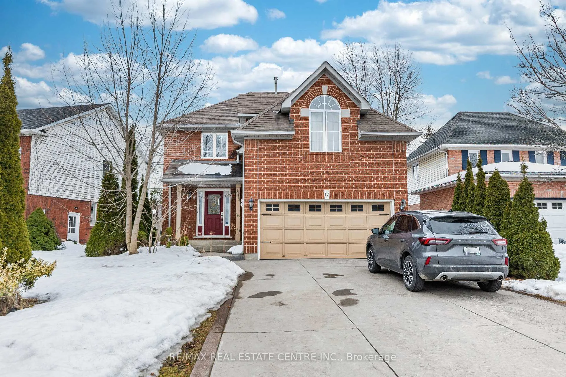 Photo 2 of Unit Lower, 17 Sable Drive, Hamilton, Ancaster — HOMEH