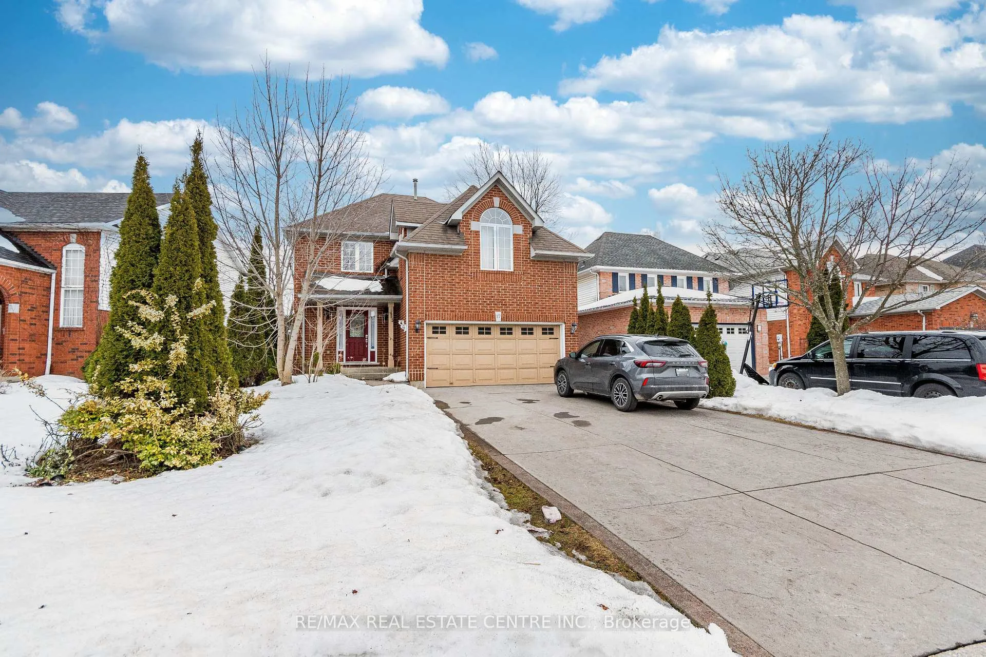 Photo 3 of Unit Lower, 17 Sable Drive, Hamilton, Ancaster — HOMEH