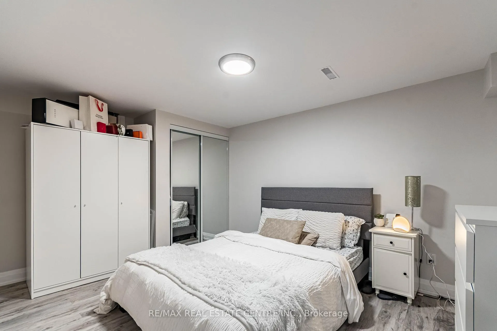 Photo 11 of Unit Lower, 17 Sable Drive, Hamilton, Ancaster — HOMEH
