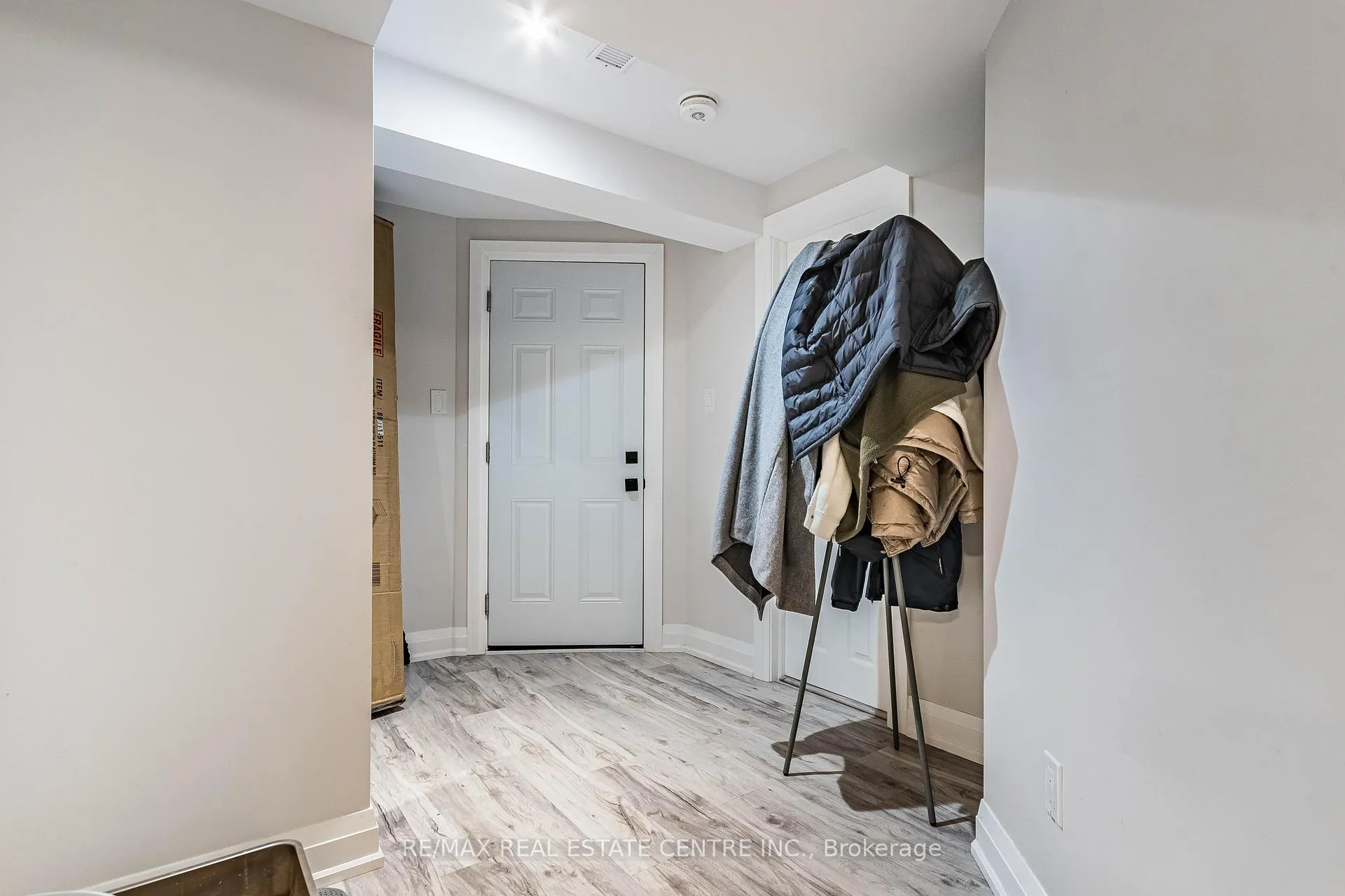 Photo 16 of Unit Lower, 17 Sable Drive, Hamilton, Ancaster — HOMEH