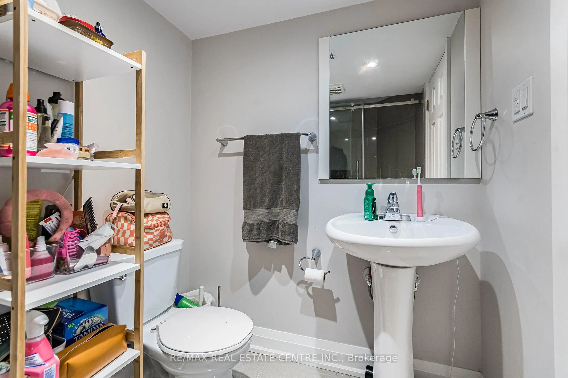 Photo 19 of Unit Lower, 17 Sable Drive, Hamilton, Ancaster — HOMEH
