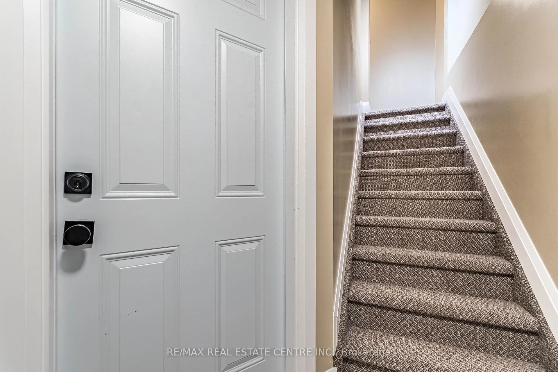 Photo 24 of Unit Lower, 17 Sable Drive, Hamilton, Ancaster — HOMEH