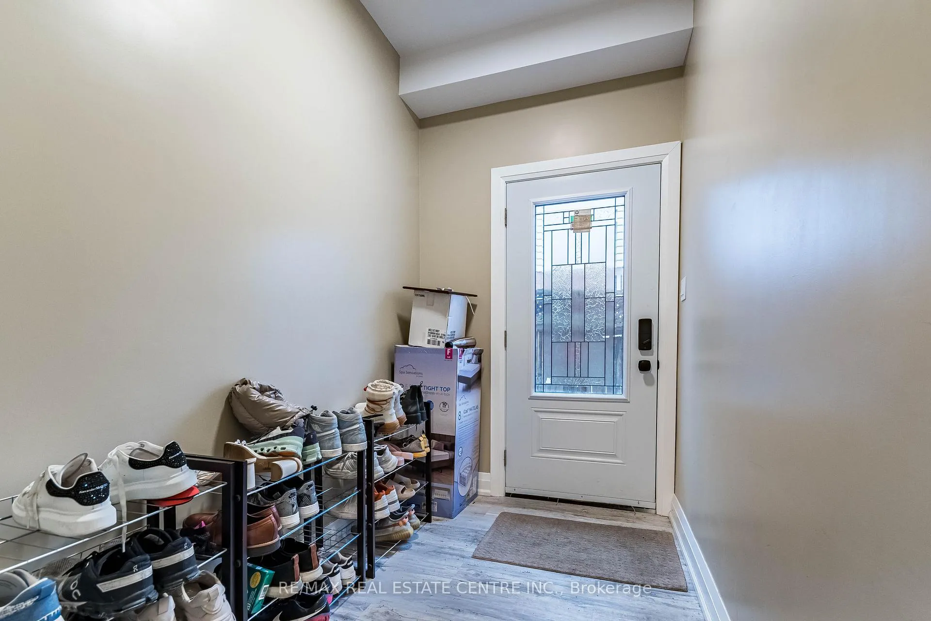 Photo 25 of Unit Lower, 17 Sable Drive, Hamilton, Ancaster — HOMEH
