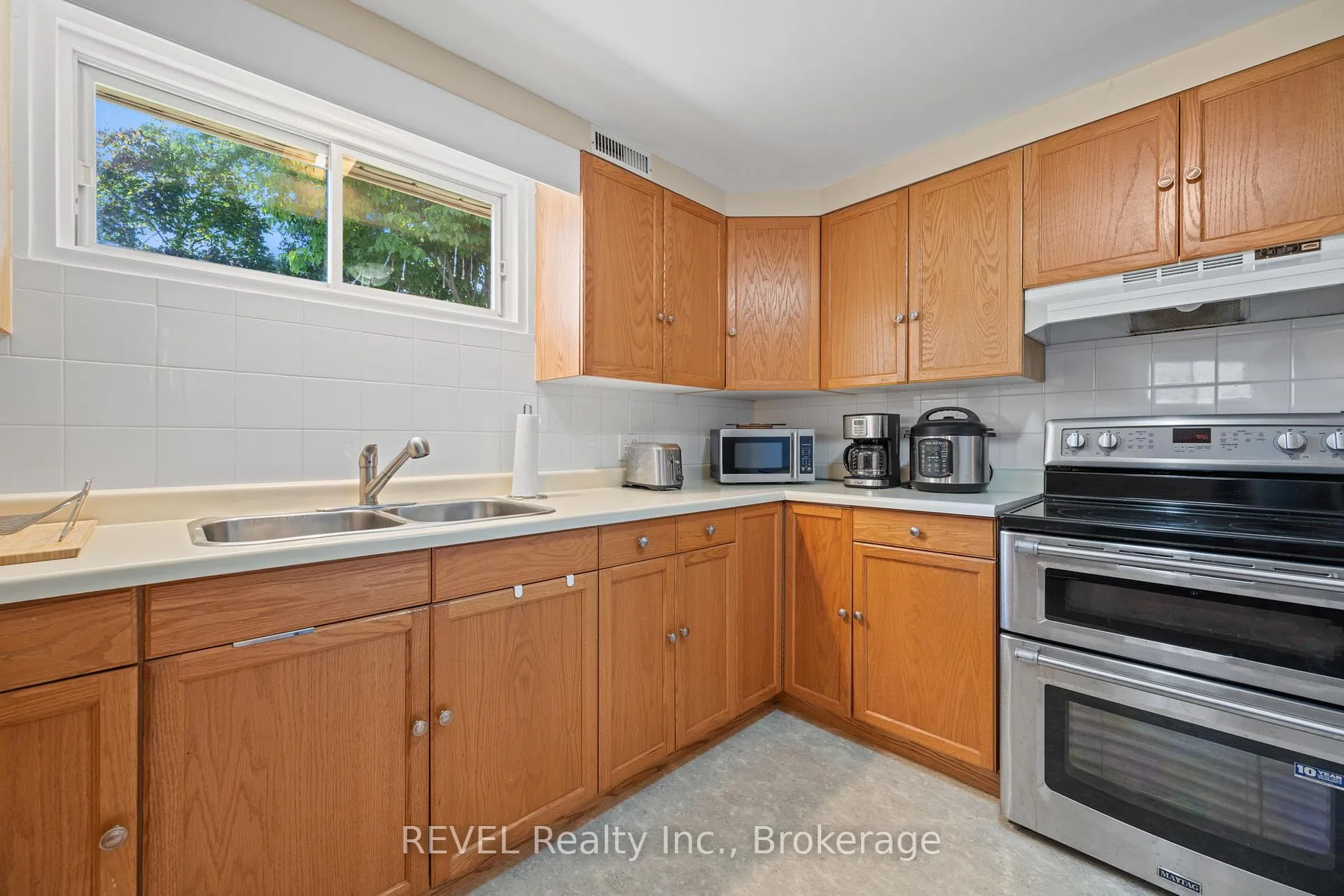 Photo 10 of Unit Lower, 101 Wellandvale Drive, Welland, N. Welland — HOMEH
