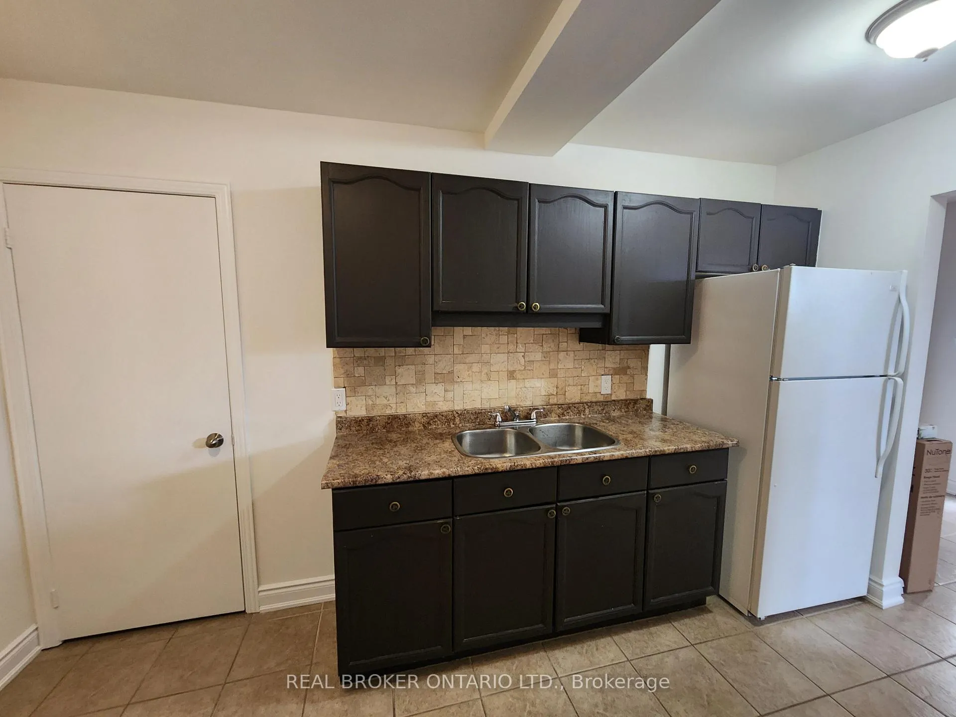 Photo 3 of Unit Unit 12, 210 North Street, Clearview, Stayner — HOMEH