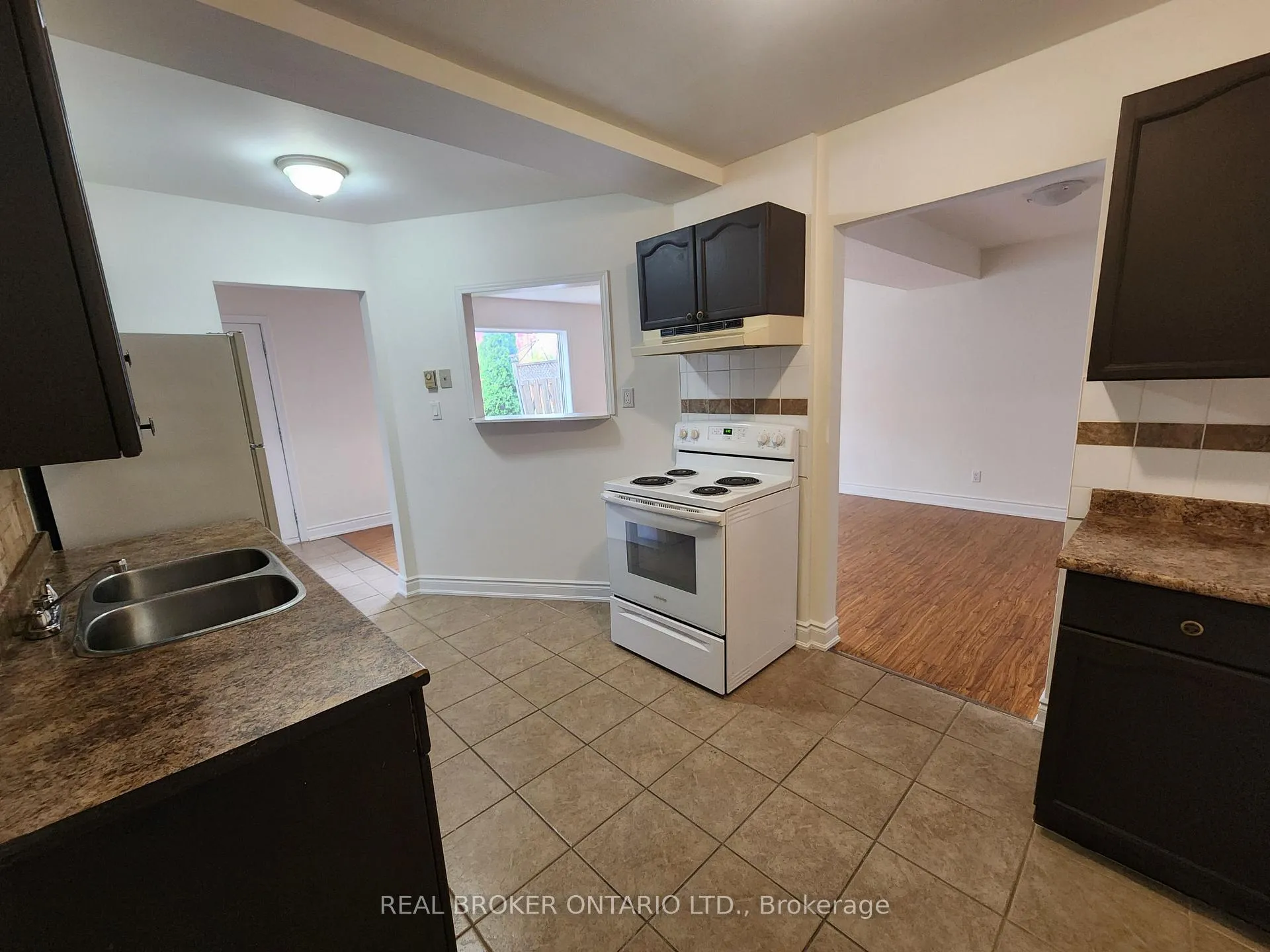 Photo 4 of Unit Unit 12, 210 North Street, Clearview, Stayner — HOMEH