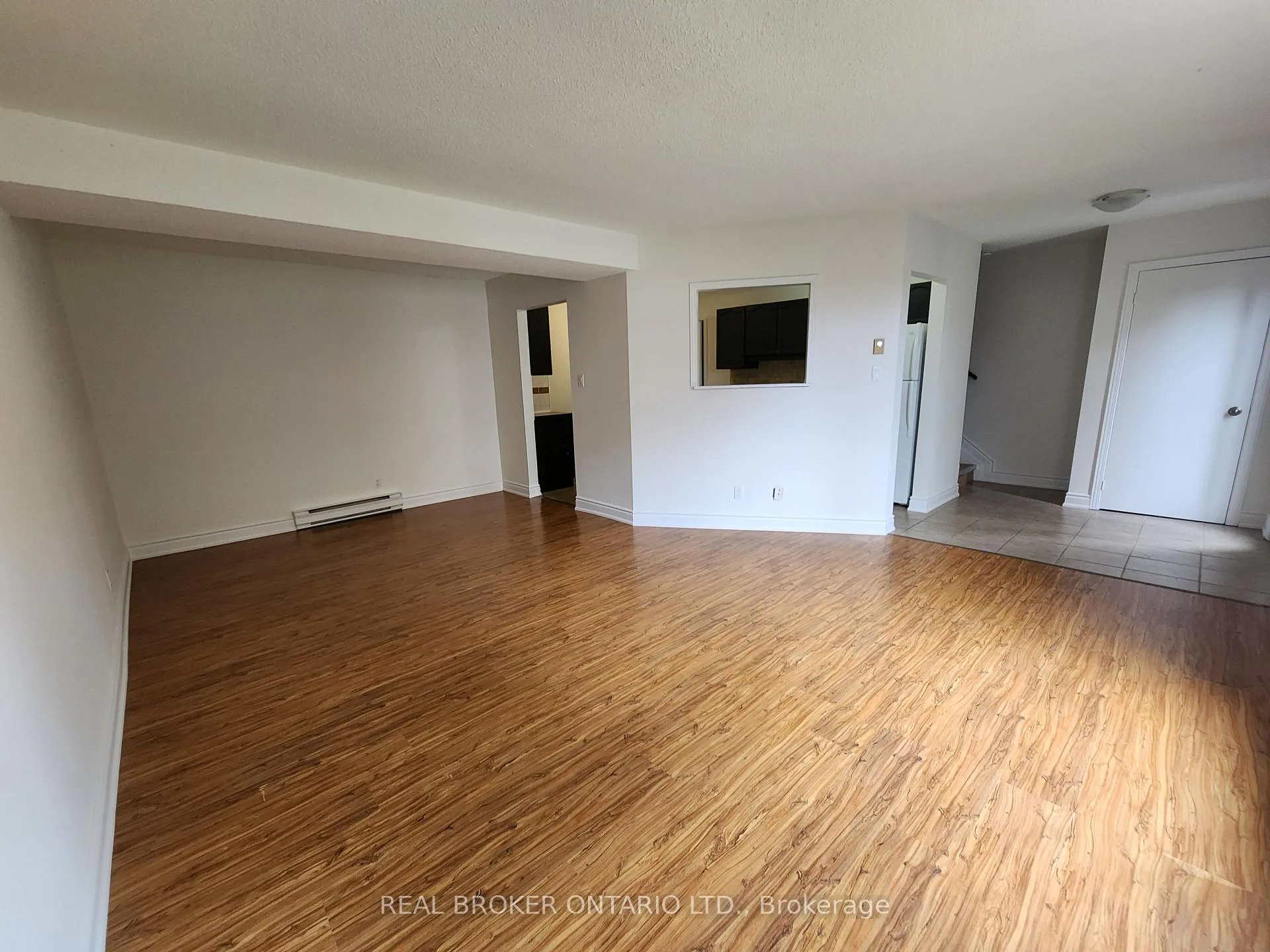 Photo 5 of Unit Unit 12, 210 North Street, Clearview, Stayner — HOMEH