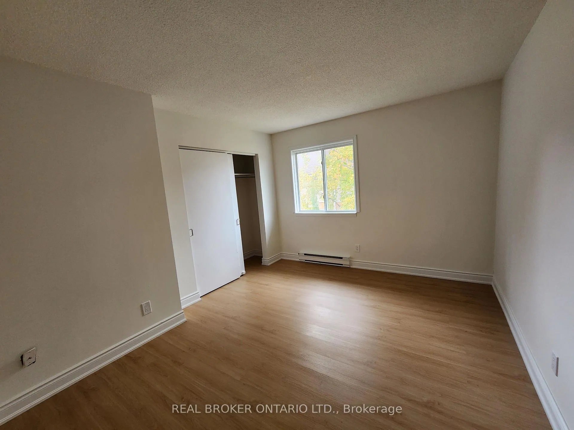 Photo 6 of Unit Unit 12, 210 North Street, Clearview, Stayner — HOMEH