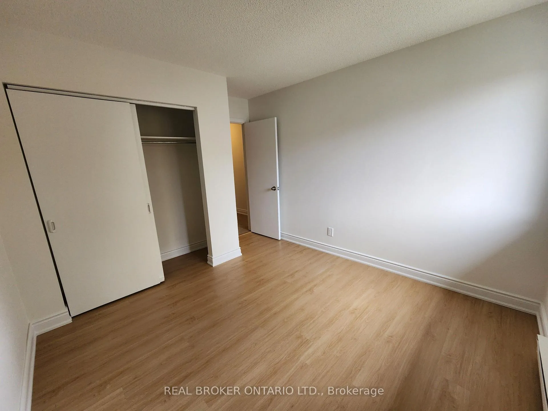 Photo 8 of Unit Unit 12, 210 North Street, Clearview, Stayner — HOMEH