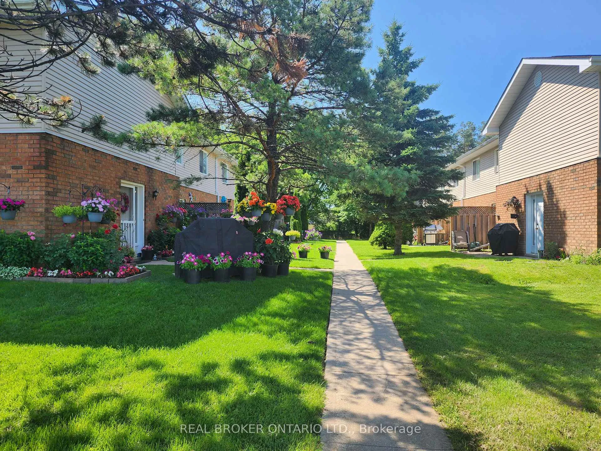 Photo 11 of Unit Unit 12, 210 North Street, Clearview, Stayner — HOMEH