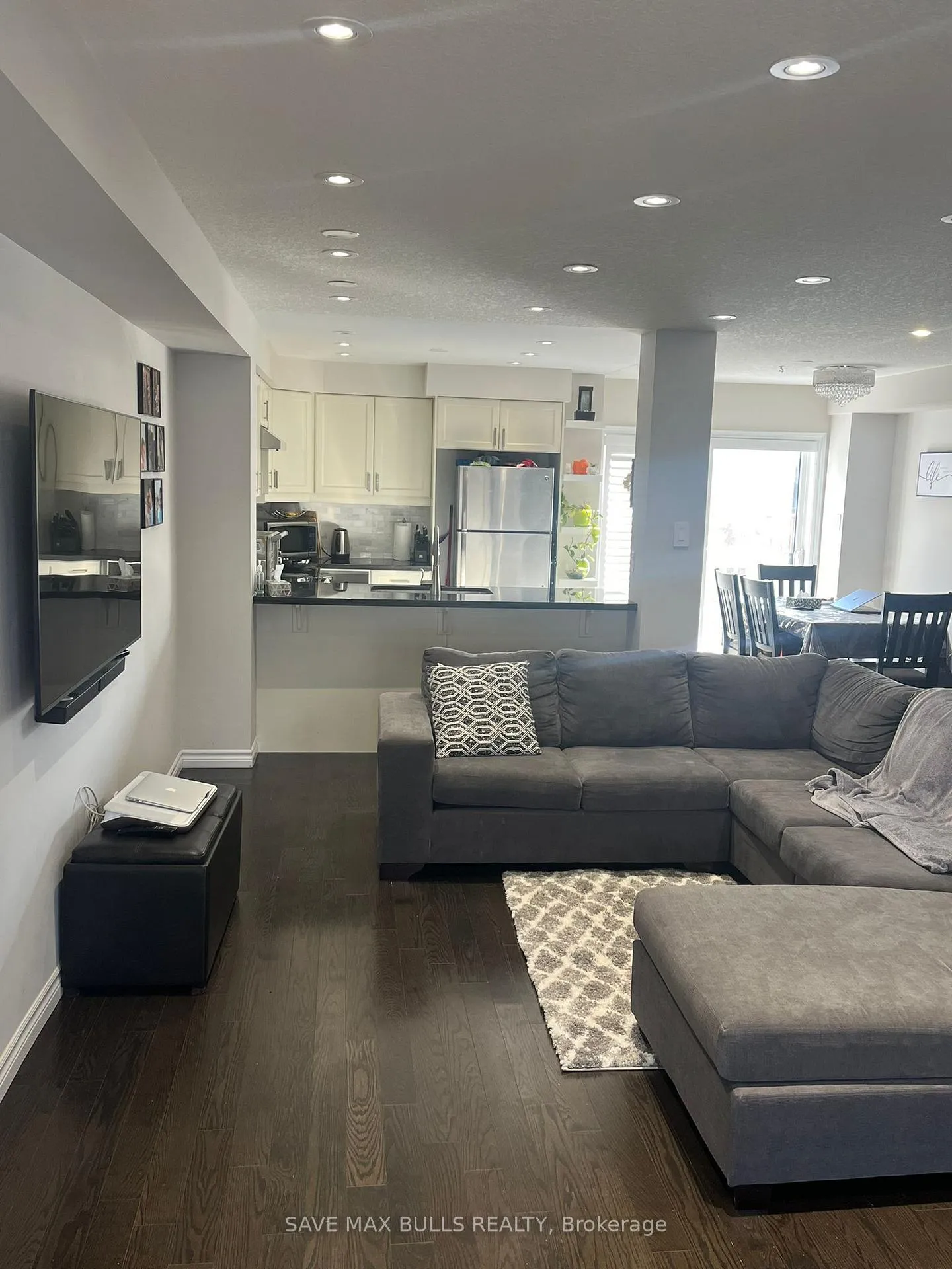 Photo 3 of 19 Dorchester Terrace, Hamilton, Stoney Creek — HOMEH