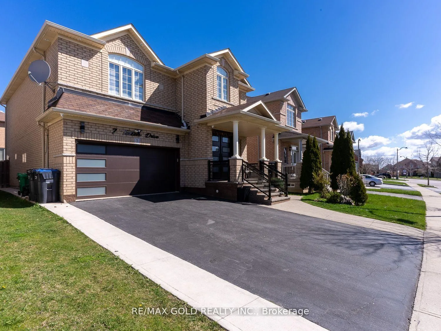 Photo 2 of 7 Totten Drive, Brampton, Sandringham-Wellington — HOMEH