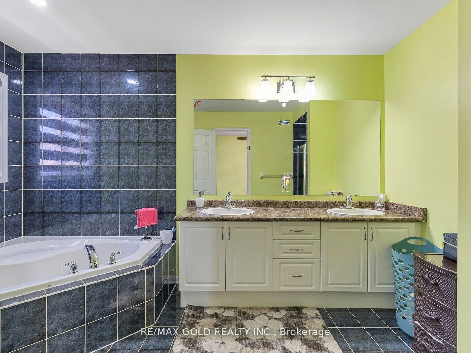 Photo 14 of 7 Totten Drive, Brampton, Sandringham-Wellington — HOMEH