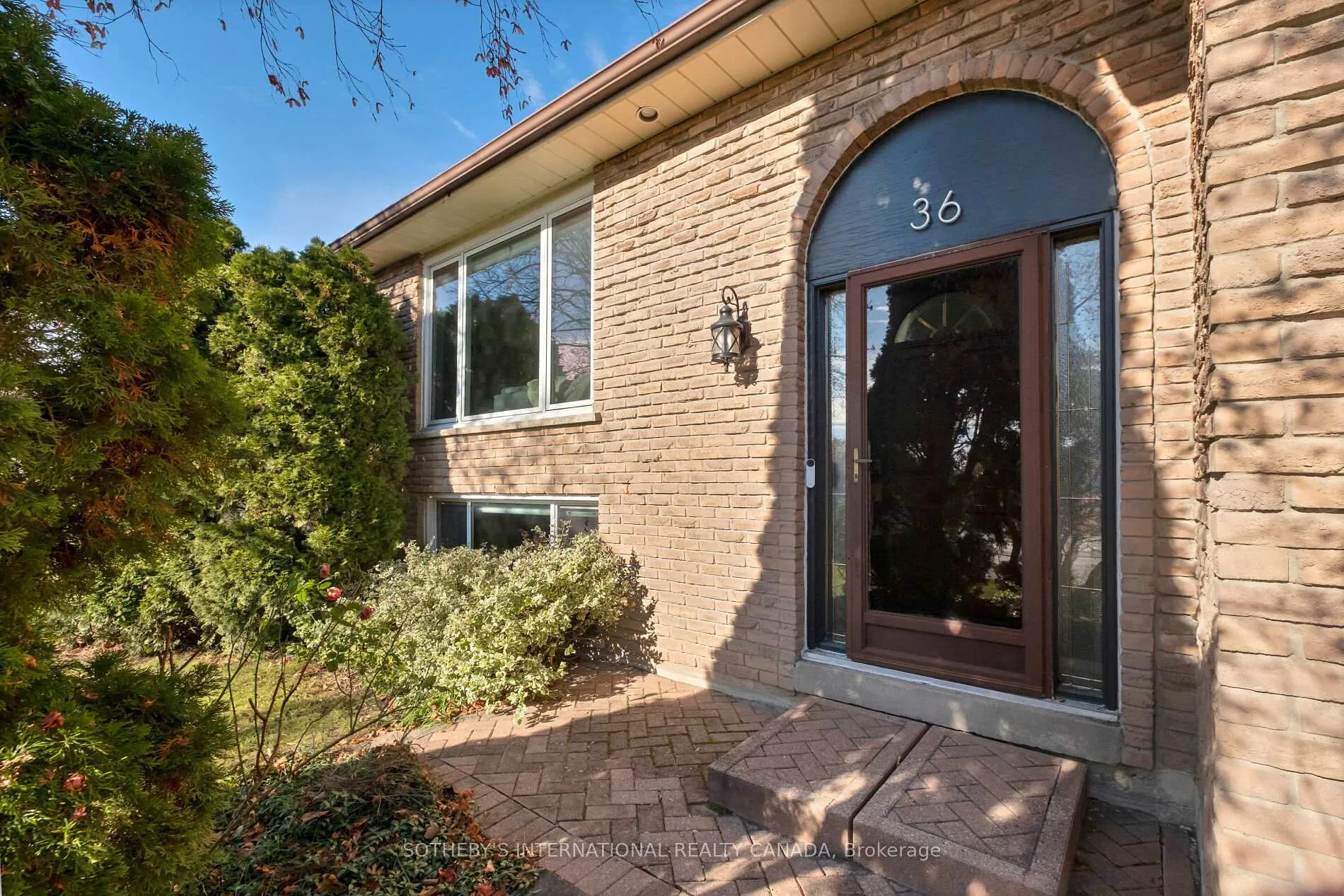 Photo 3 of 36 Shieldmark Crescent, Markham, Royal Orchard — HOMEH