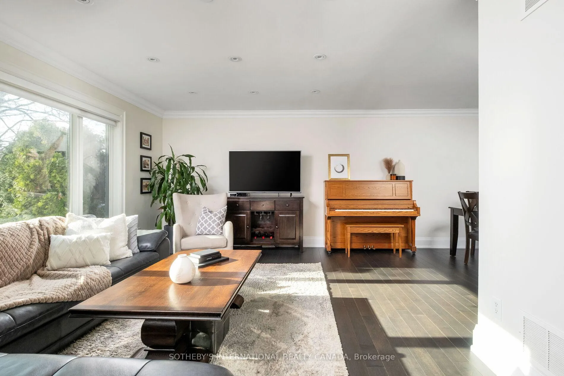 Photo 4 of 36 Shieldmark Crescent, Markham, Royal Orchard — HOMEH