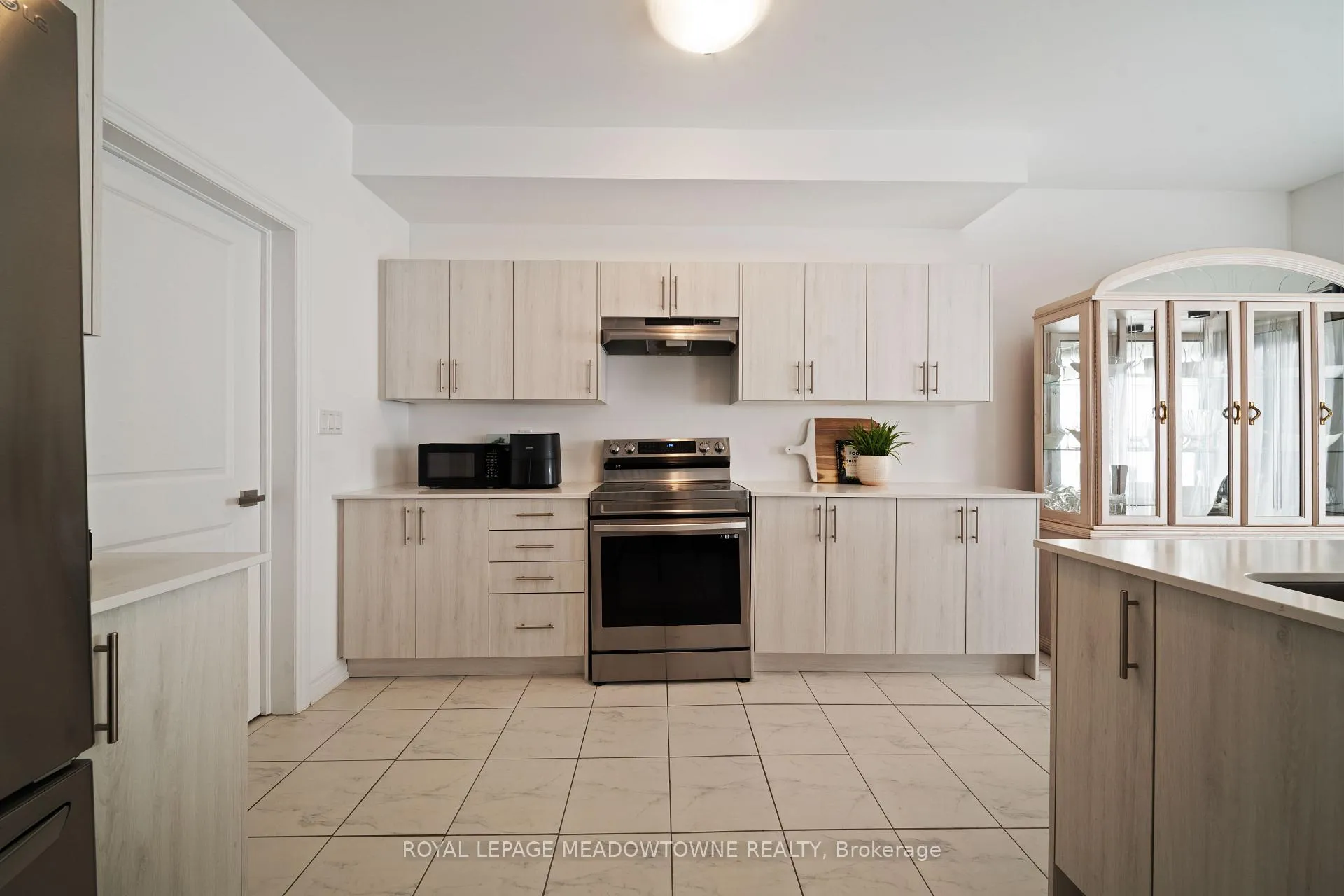 Photo 12 of 60 Harvest Crescent, Barrie, Rural Barrie Southeast — HOMEH