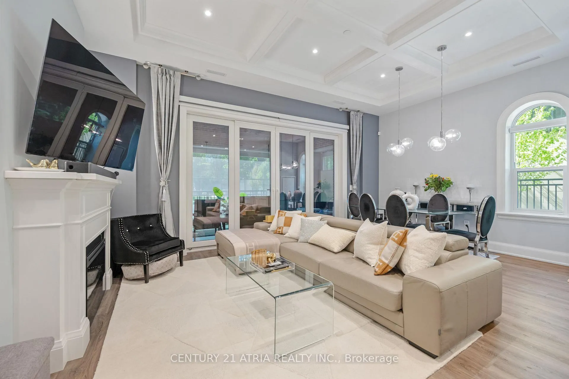 Photo 2 of Unit 102, 208 Main St Unionville, Markham, Unionville — HOMEH