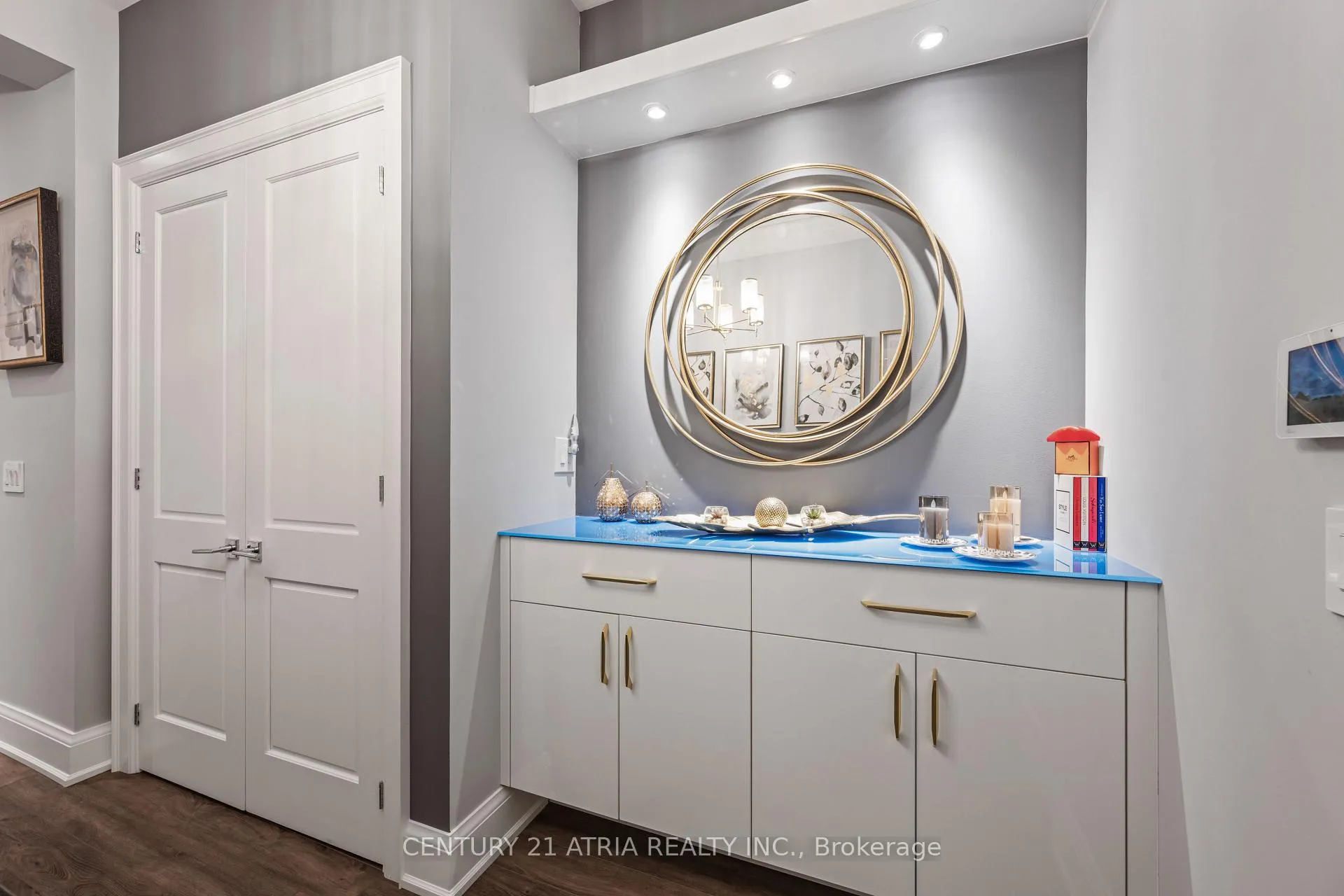 Photo 7 of Unit 102, 208 Main St Unionville, Markham, Unionville — HOMEH