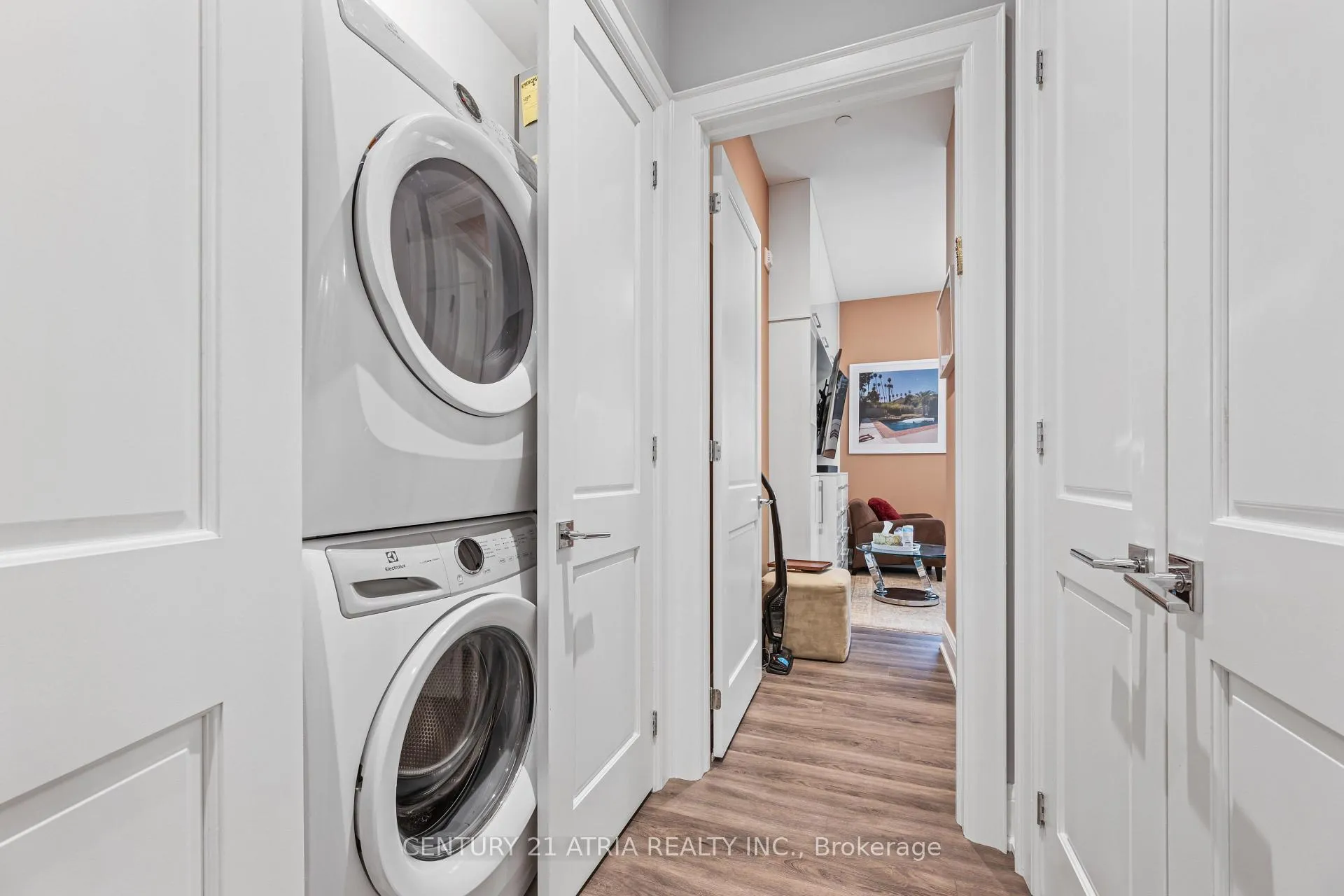 Photo 27 of Unit 102, 208 Main St Unionville, Markham, Unionville — HOMEH
