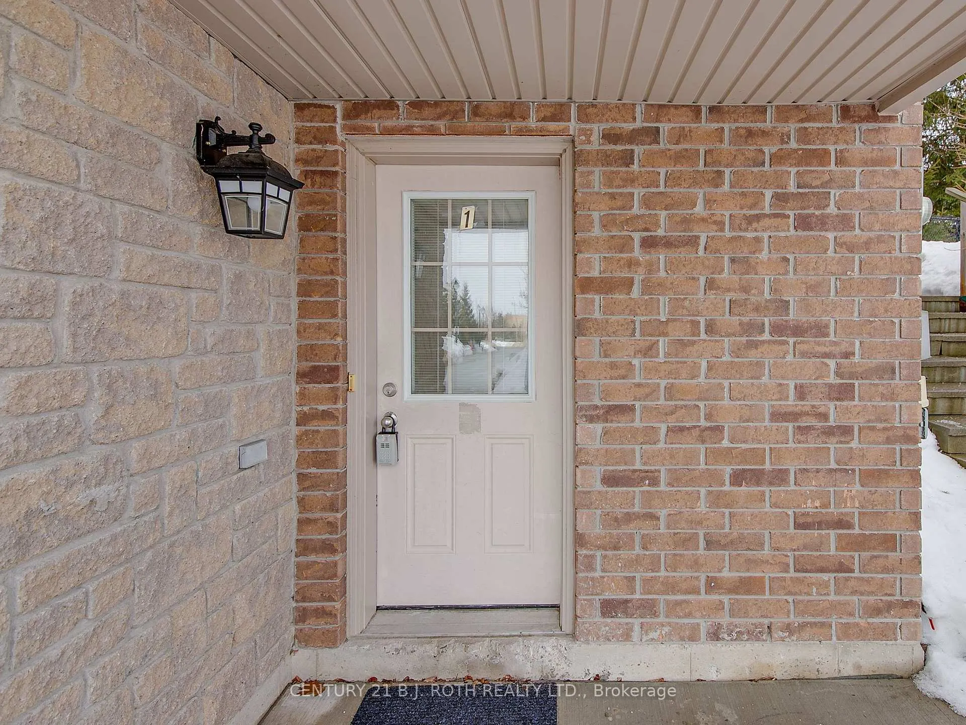Photo 4 of Unit 1, 175 stanley Street, Barrie, East Bayfield — HOMEH