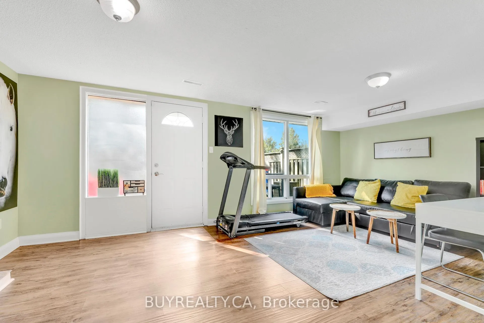 Photo 8 of 104 Poplar Crescent, Aurora, Aurora Highlands — HOMEH