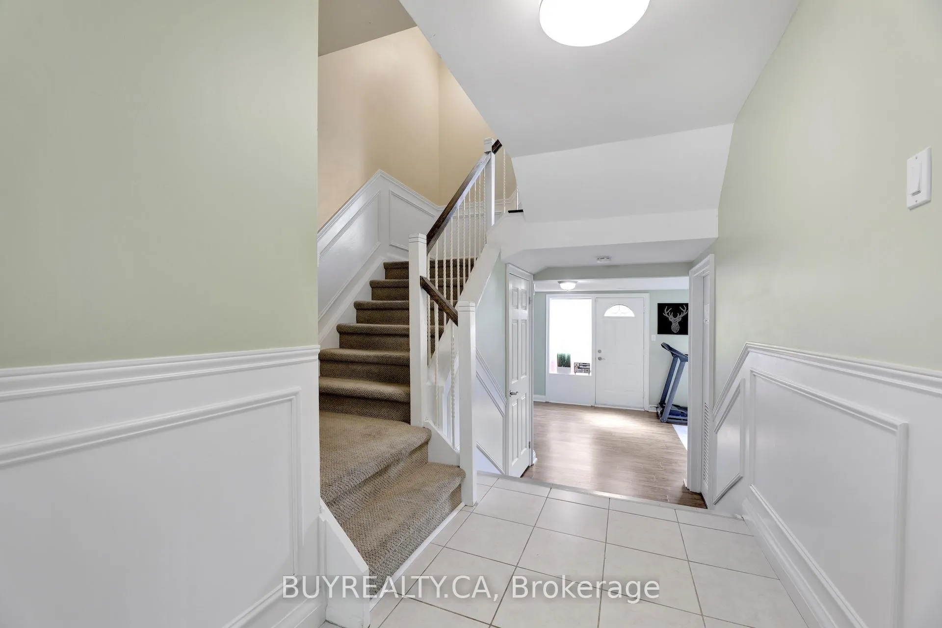 Photo 10 of 104 Poplar Crescent, Aurora, Aurora Highlands — HOMEH