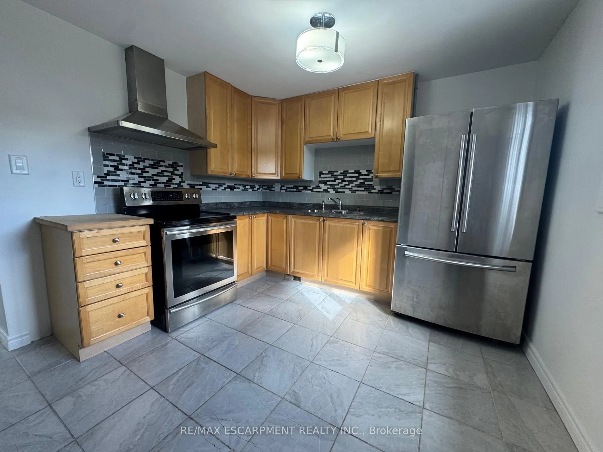 Photo 11 of Unit UPPER, 60 Merchison Avenue, Hamilton, Homeside — HOMEH