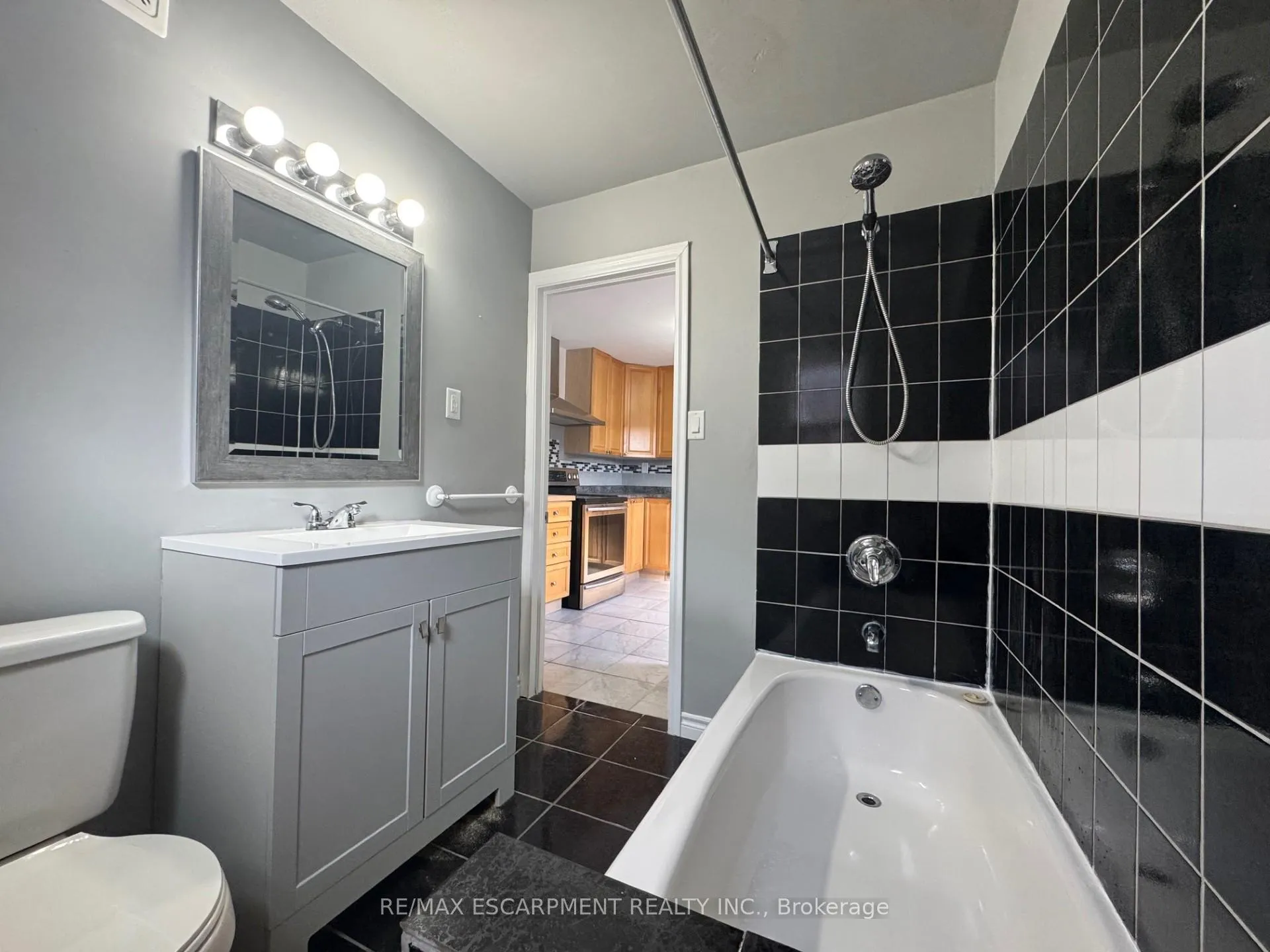 Photo 14 of Unit UPPER, 60 Merchison Avenue, Hamilton, Homeside — HOMEH