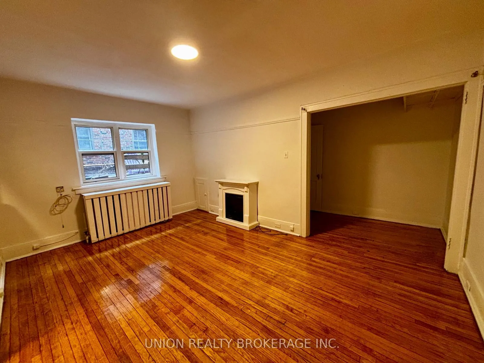 Photo 3 of Unit 15, 2401 Queen Street E, Toronto, The Beaches — HOMEH