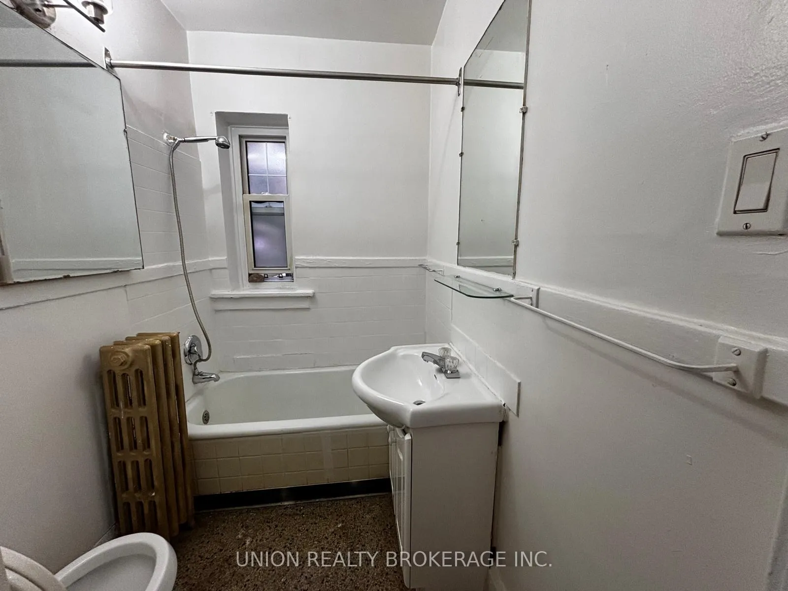 Photo 4 of Unit 15, 2401 Queen Street E, Toronto, The Beaches — HOMEH