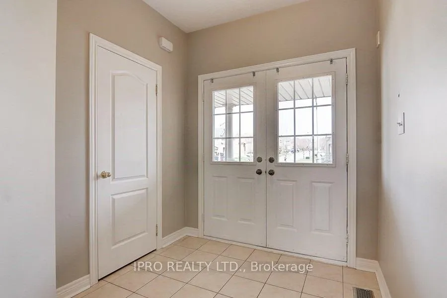 Photo 2 of 92 Conover Avenue, Aurora, Bayview Northeast — HOMEH