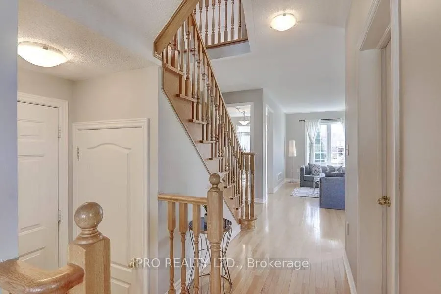 Photo 3 of 92 Conover Avenue, Aurora, Bayview Northeast — HOMEH