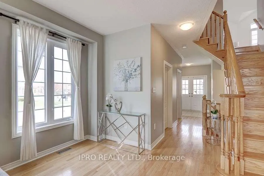 Photo 4 of 92 Conover Avenue, Aurora, Bayview Northeast — HOMEH